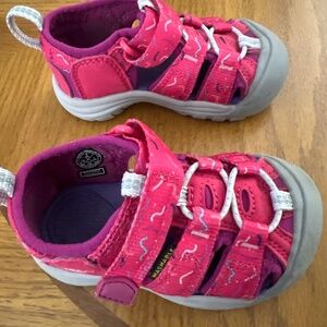 Keen Toddler Girl Sz 6 sandals washable